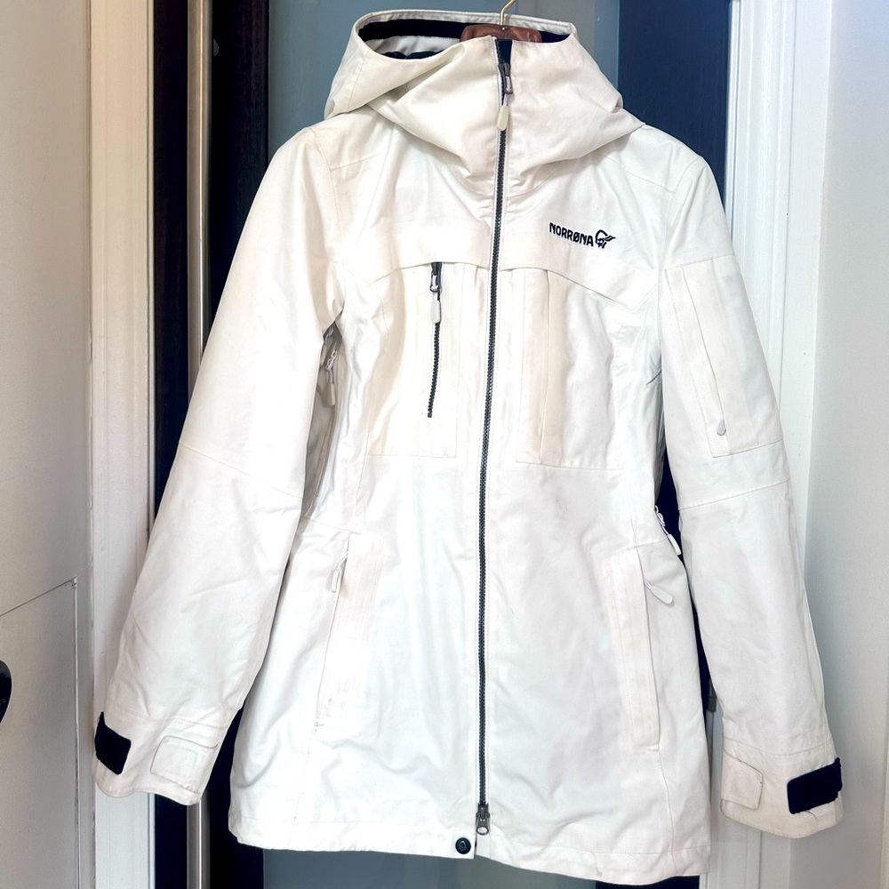 NORRONA GORTEX SKI SNOWBOARD jacket.  Small Roldal.  Functional. Excellent cond